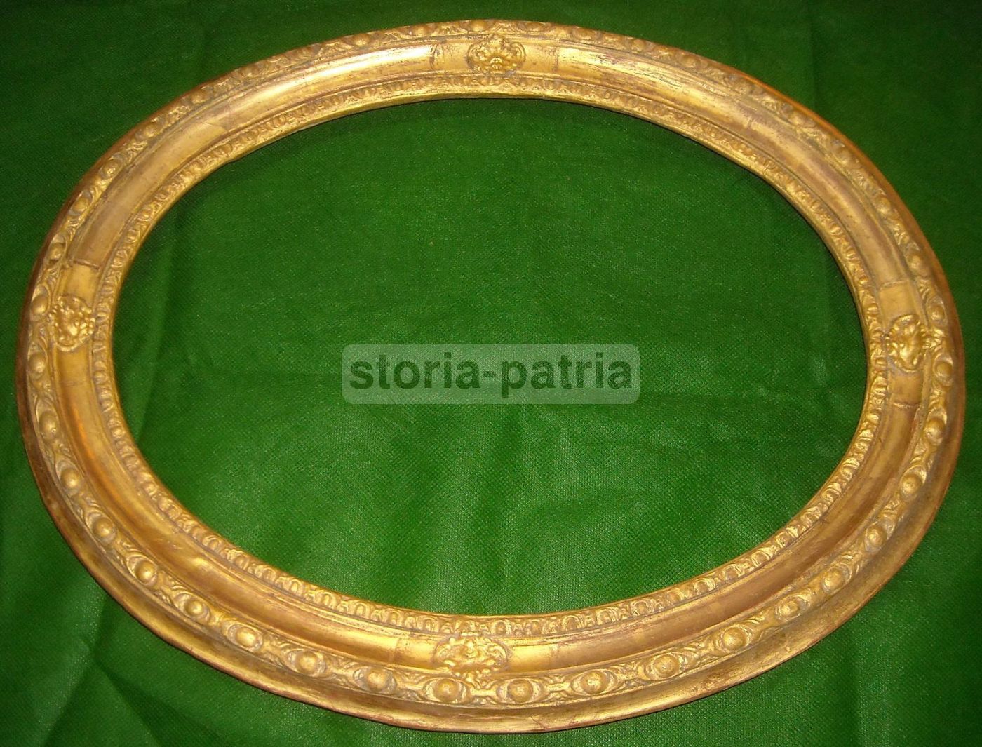 Cornice Ovale Antica Dorata Con Decori In Rilievo, XIX Secolo