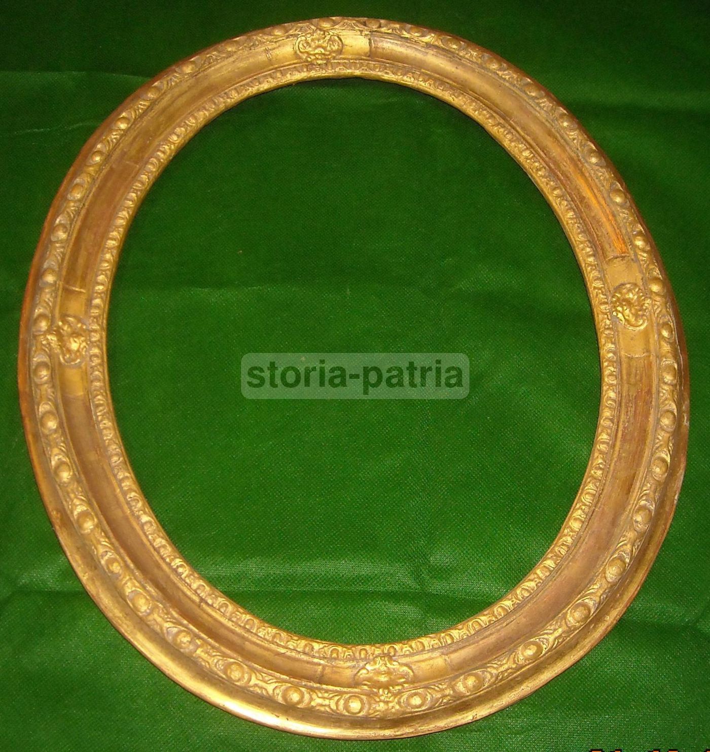 Cornice Ovale Antica Dorata Con Decori In Rilievo, XIX Secolo