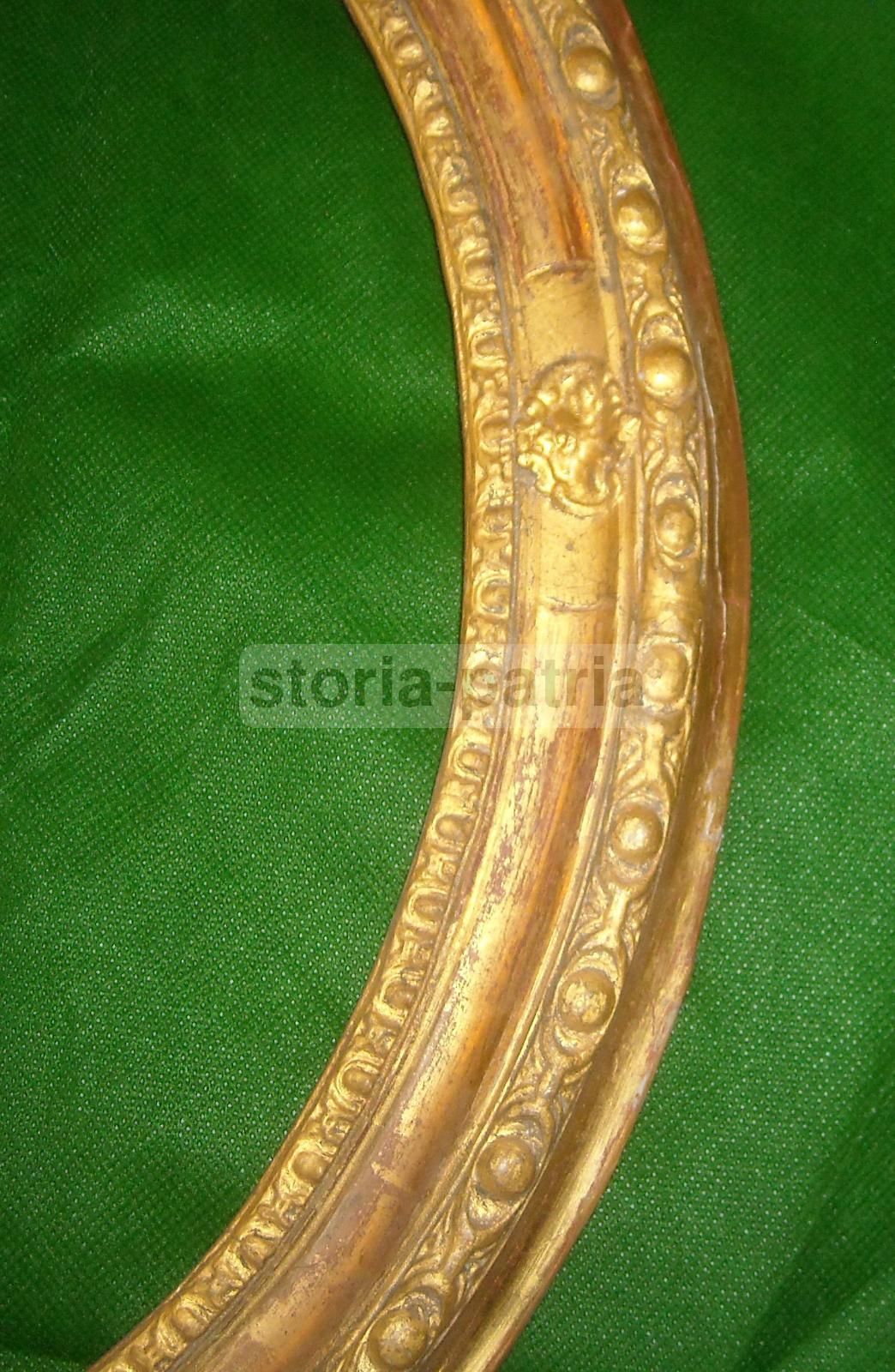 Cornice Ovale Antica Dorata Con Decori A Pastiglia, XIX Secolo, Cm 48x40