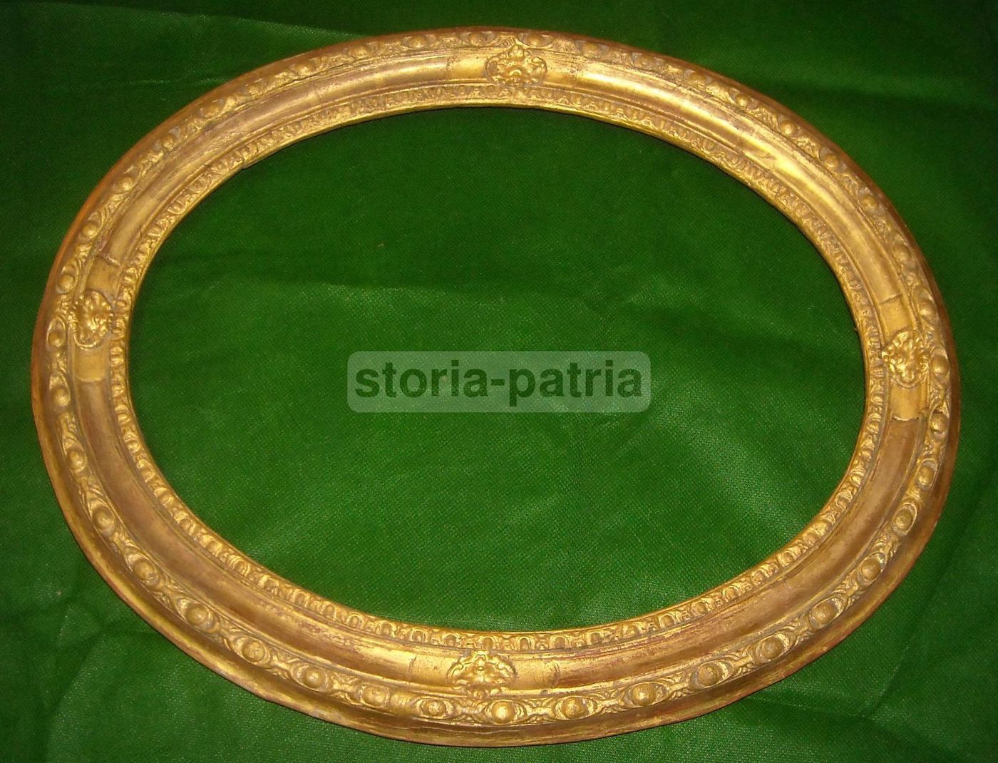Cornice Ovale Antica Dorata Con Decori In Rilievo, XIX Secolo