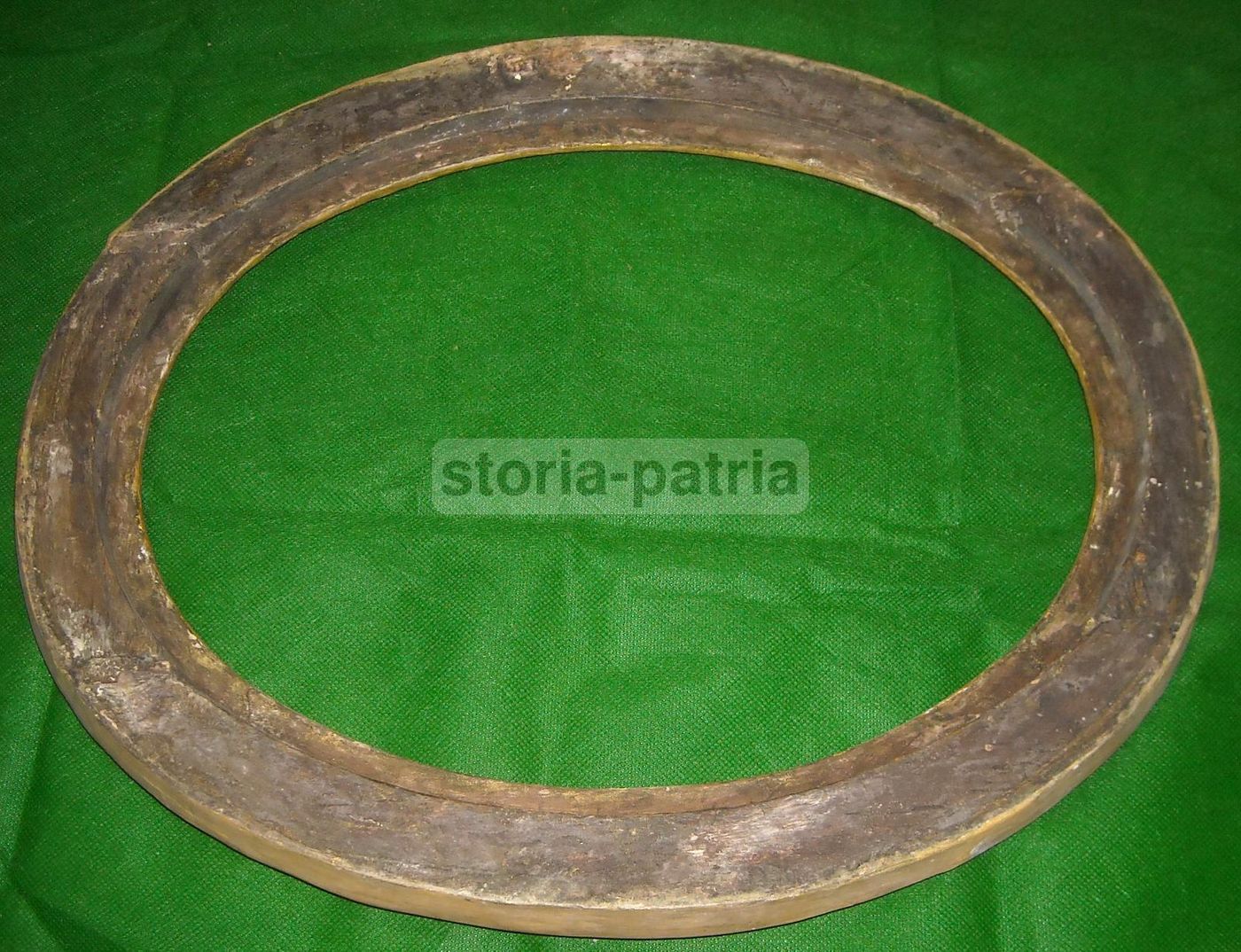 Cornice Ovale Antica Dorata Con Decori In Rilievo, XIX Secolo