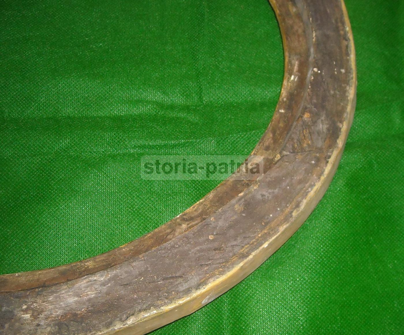 Cornice Ovale Antica Dorata Con Decori In Rilievo, XIX Secolo
