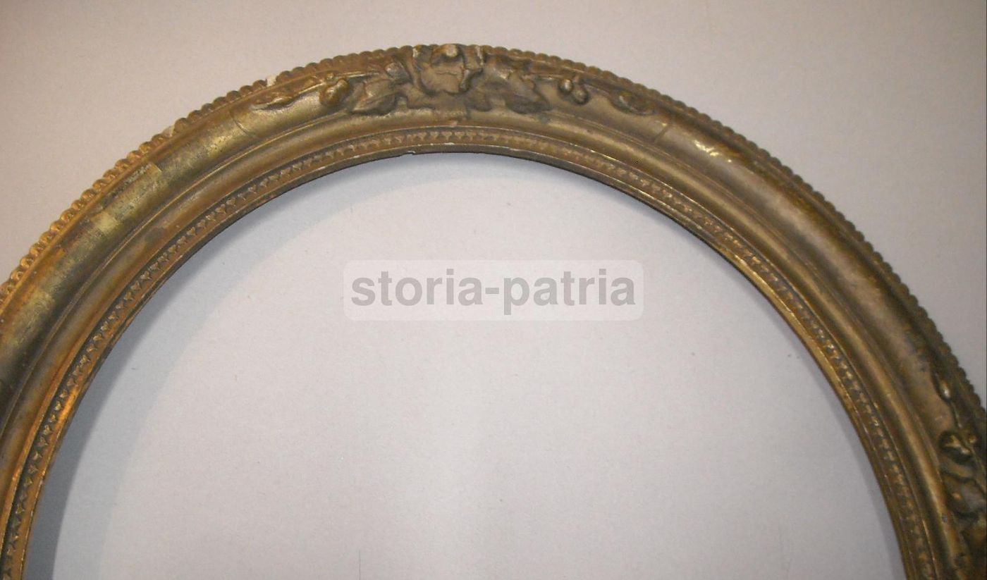 Cornice Ovale Antica In Legno Dorato Con Decori In Rilievo, XIX Secolo