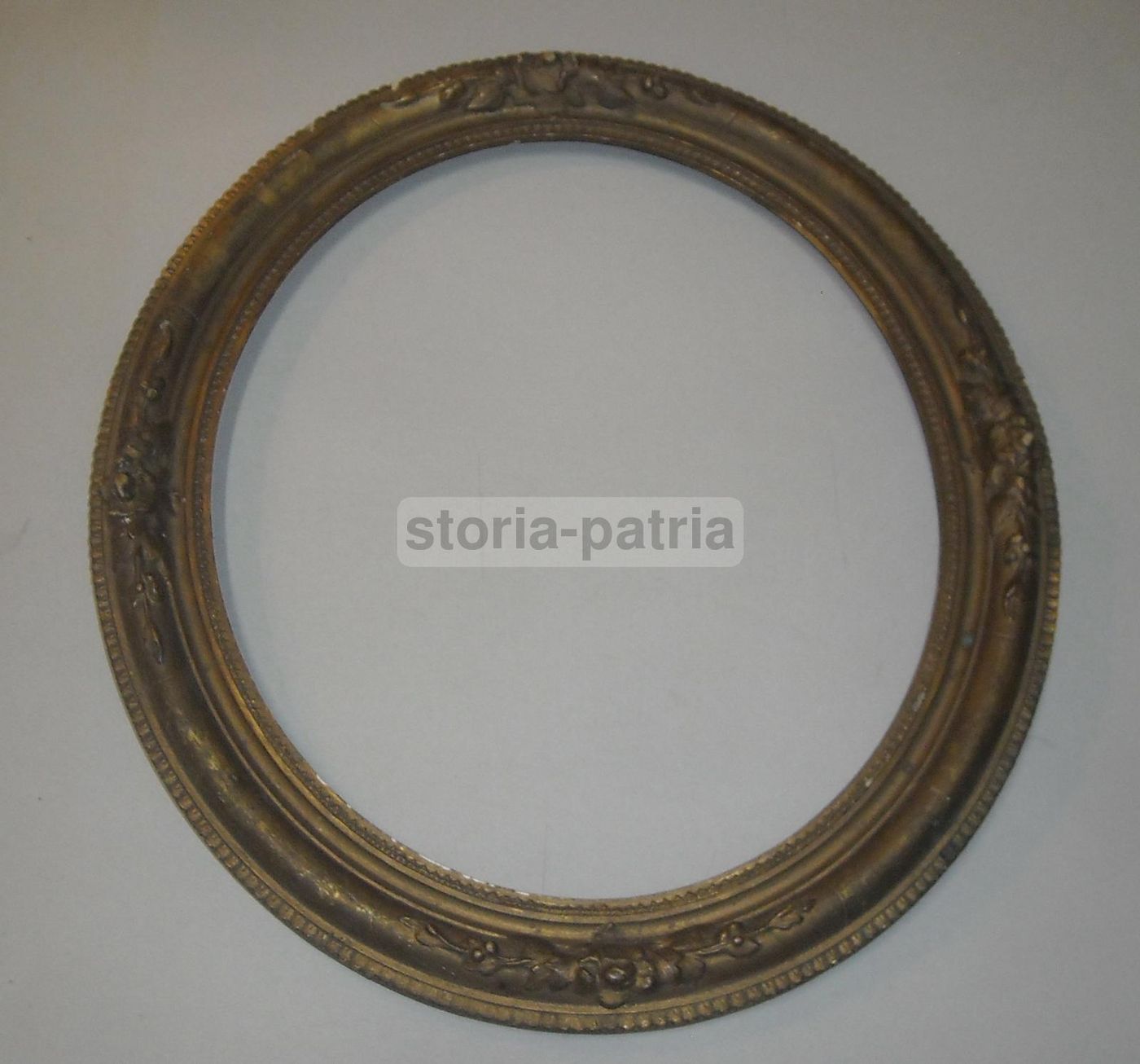 Cornice Ovale Antica In Legno Dorato Con Decori In Rilievo, XIX Secolo