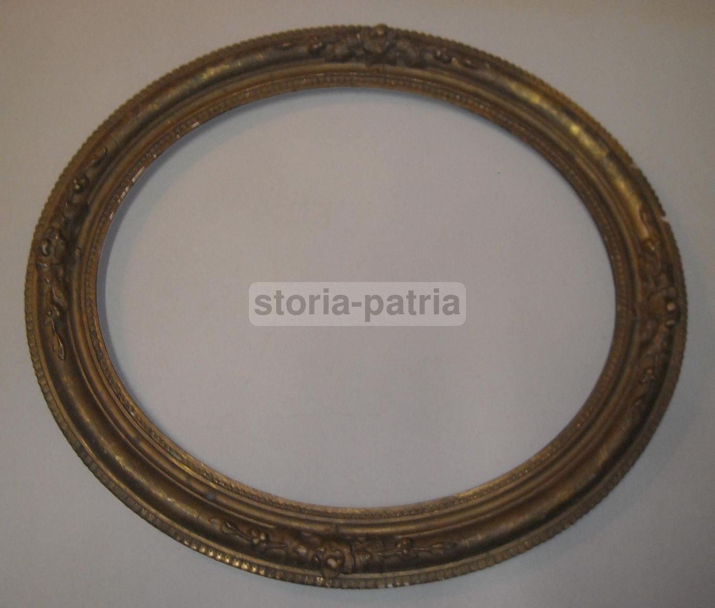 Cornice Ovale Antica Dorata Con Decori In Rilievo, Seconda Metà Dell'Ottocento