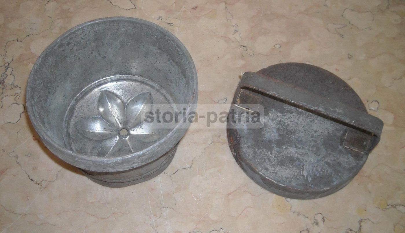 Antico Utensile Per Pasticceria In Metallo Con Coperchio, Primo '900