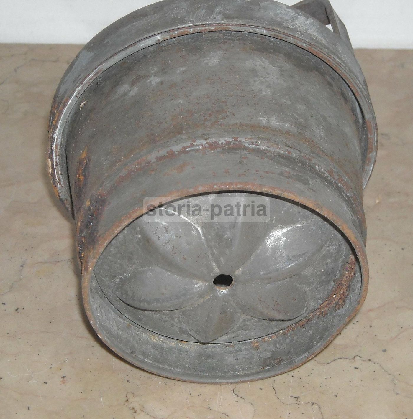Antico Utensile Per Pasticceria In Metallo Con Coperchio, Primo '900
