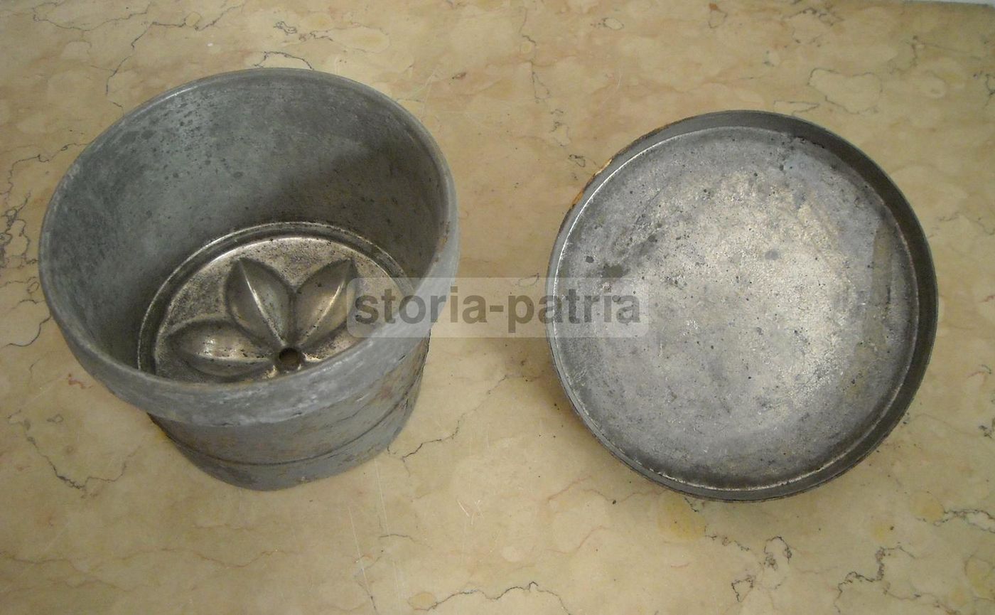 Antico Utensile Per Pasticceria In Metallo Con Coperchio, Primo '900