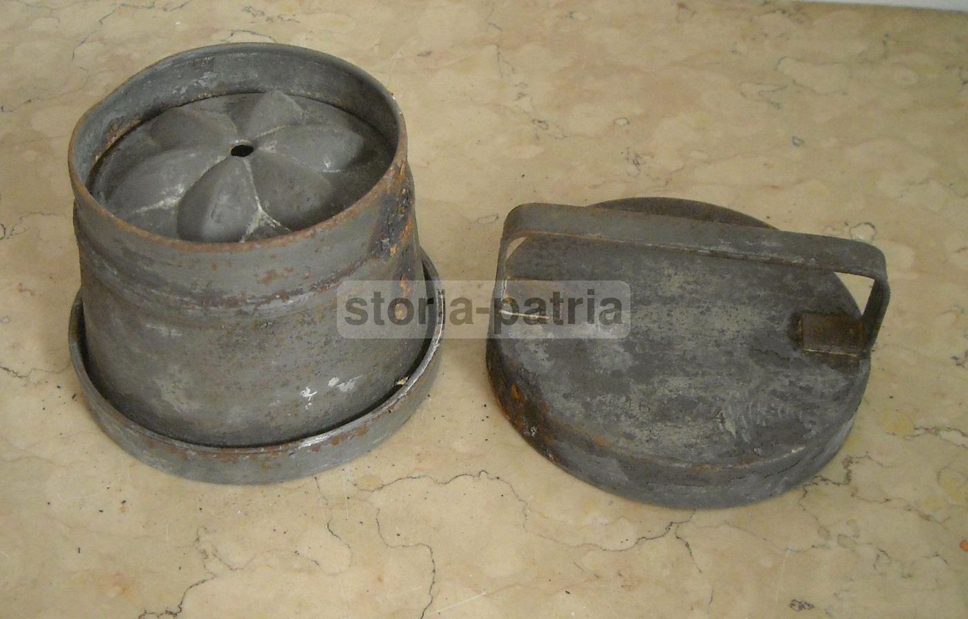 Antico Utensile Per Pasticceria In Metallo Con Coperchio, Primo '900
