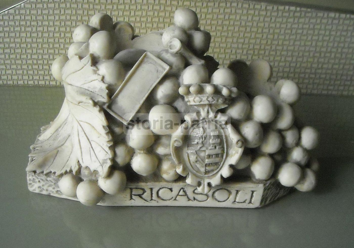 Soprammobile Pubblicitario Ricasoli Uva Vino Stemma Araldico 1950