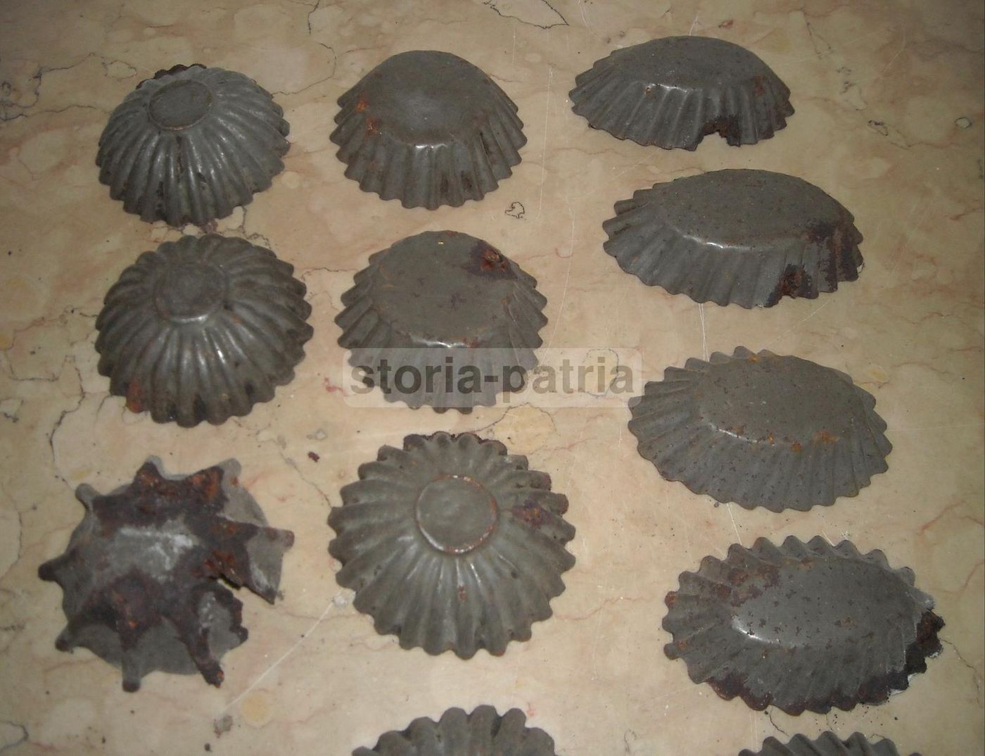 14 Formine Antiche Per Dolci In Latta Anni '30 Da Collezione