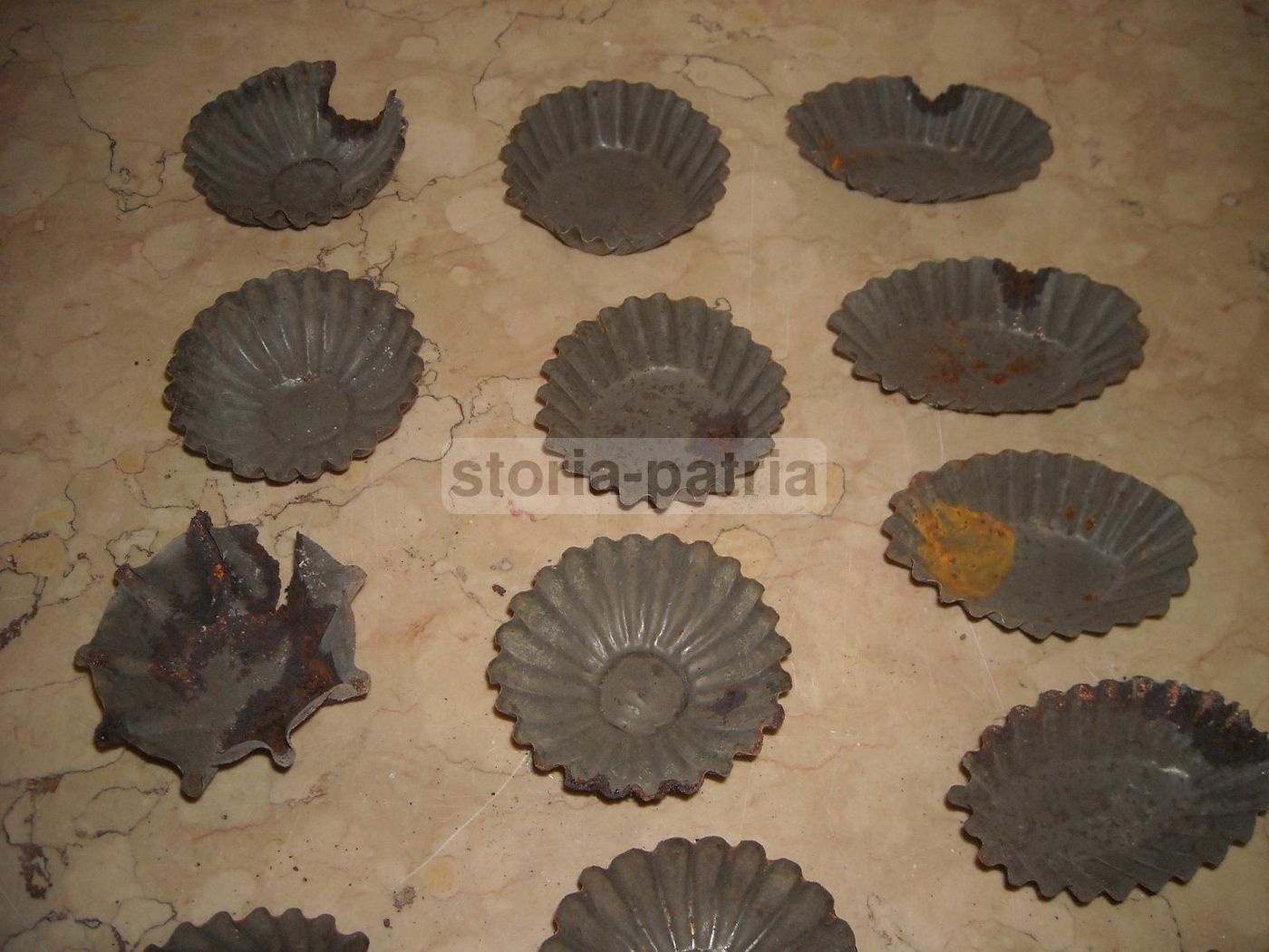 14 Formine Antiche Per Dolci In Latta Anni '30 Da Collezione