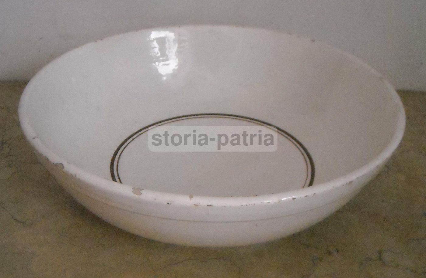 Scodellone Antico In Ceramica Con Stemma Araldico, XIX Secolo