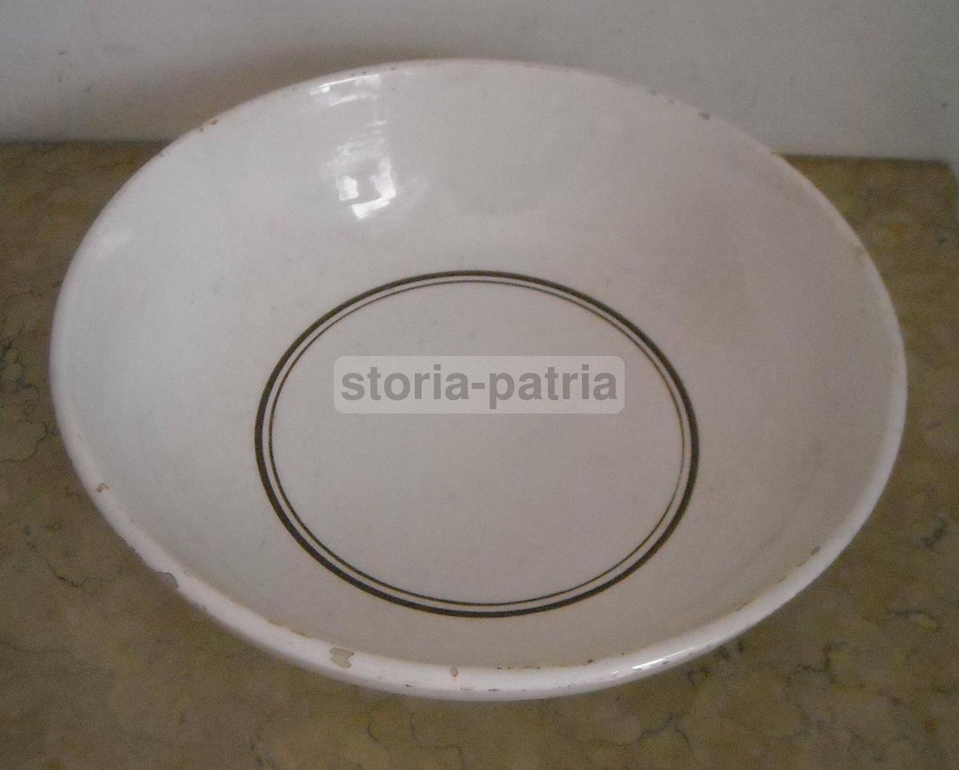 Scodellone Antico In Ceramica Con Stemma Araldico, XIX Secolo