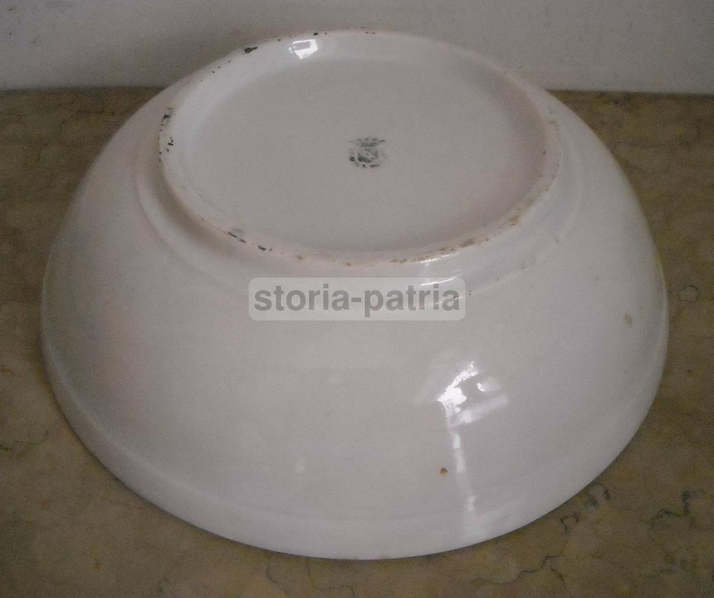 Scodellone Antico In Ceramica Con Stemma Araldico, XIX Secolo