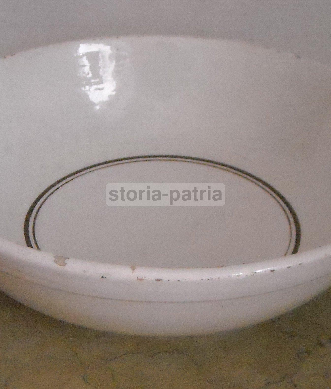 Scodellone Antico In Ceramica Con Stemma Araldico, XIX Secolo