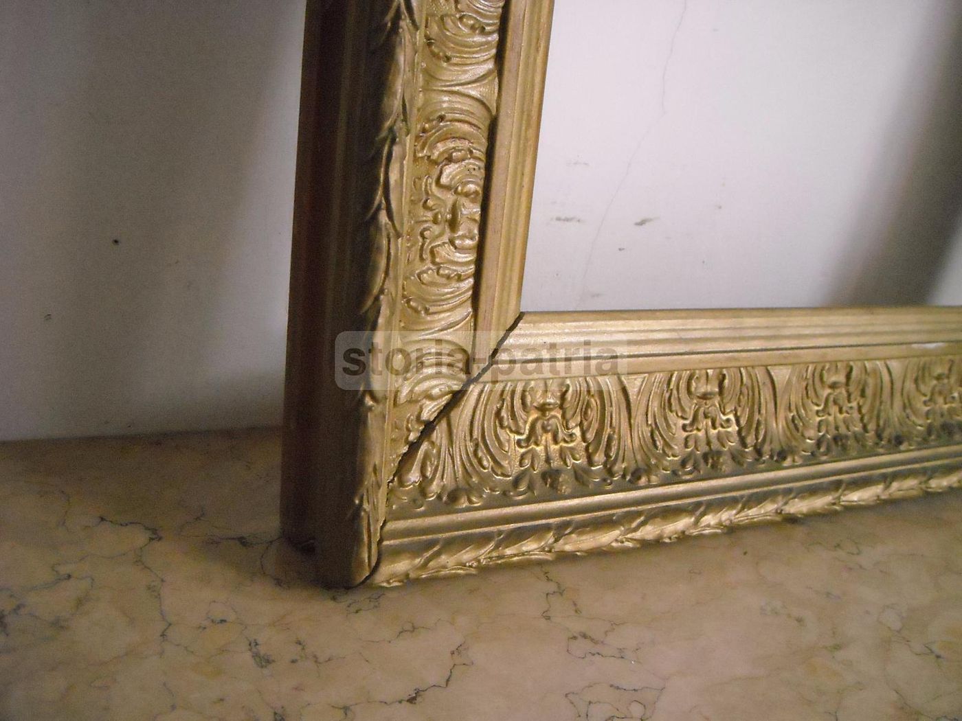 Cornice Antica Dorata Fine '800 Con Decorazioni Vegetali (79x66 Cm)