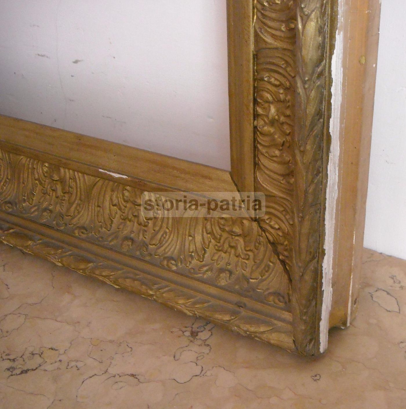 Cornice Antica Dorata Fine '800 Con Decorazioni Vegetali (79x66 Cm)
