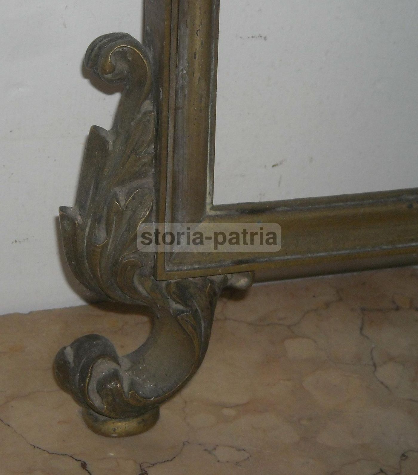 Antica Cornice Decorativa In Ottone O Bronzo Del XIX Secolo