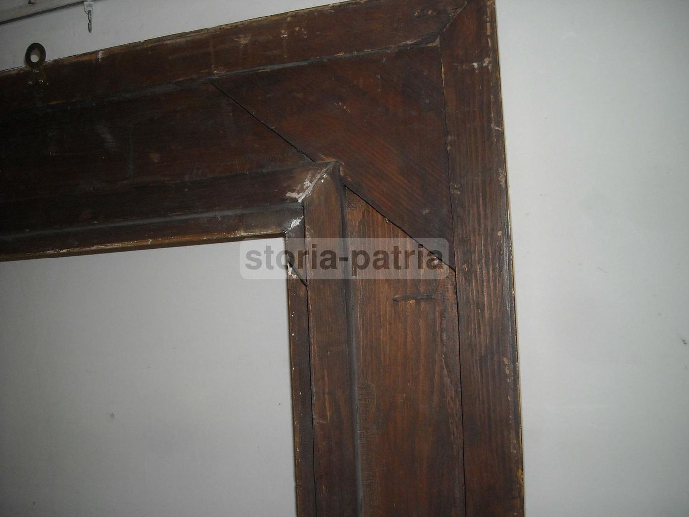 Cornice Antica Dorata Del XIX Secolo Con Decorazioni In Rilievo (90x76 Cm)