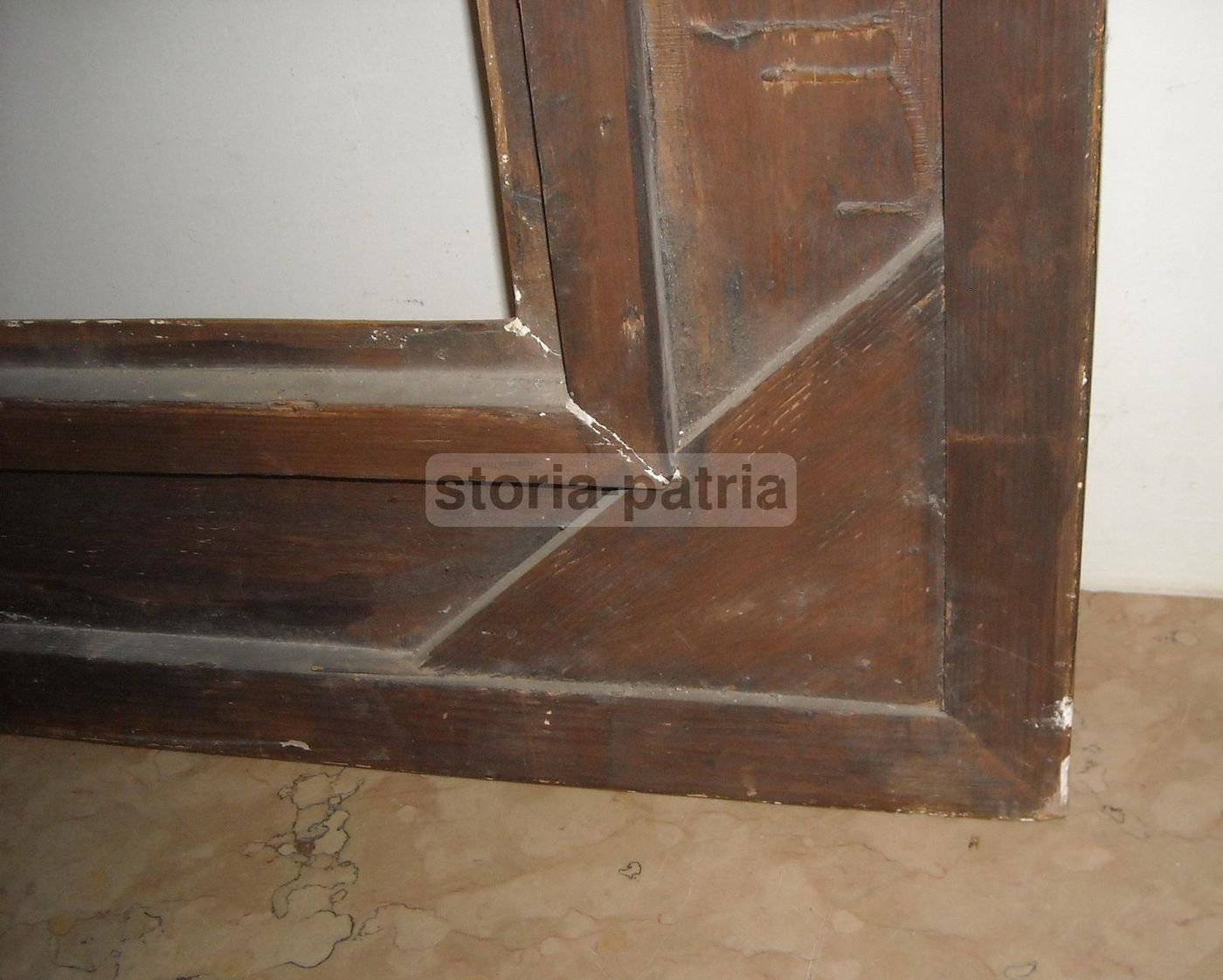 Cornice Antica Dorata Del XIX Secolo Con Decorazioni In Rilievo (90x76 Cm)
