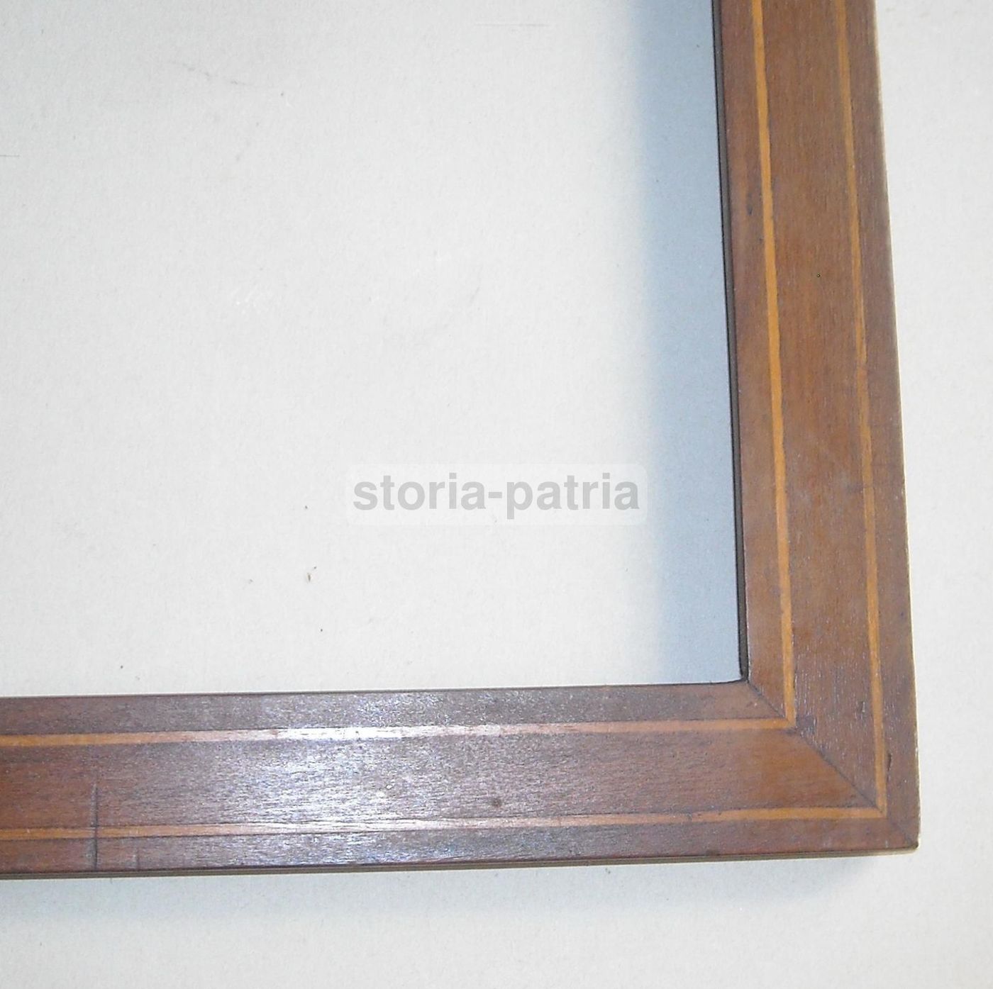 Cornice Antica In Noce Con Intarsio (55x42 Cm)