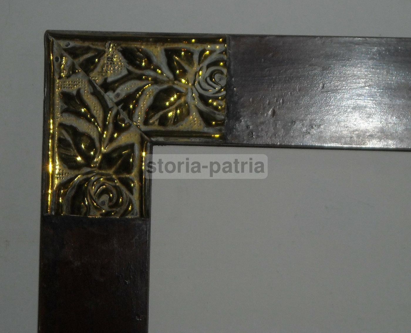Cornice Antica In Legno Con Decorazioni Floreali In Ottone Liberty