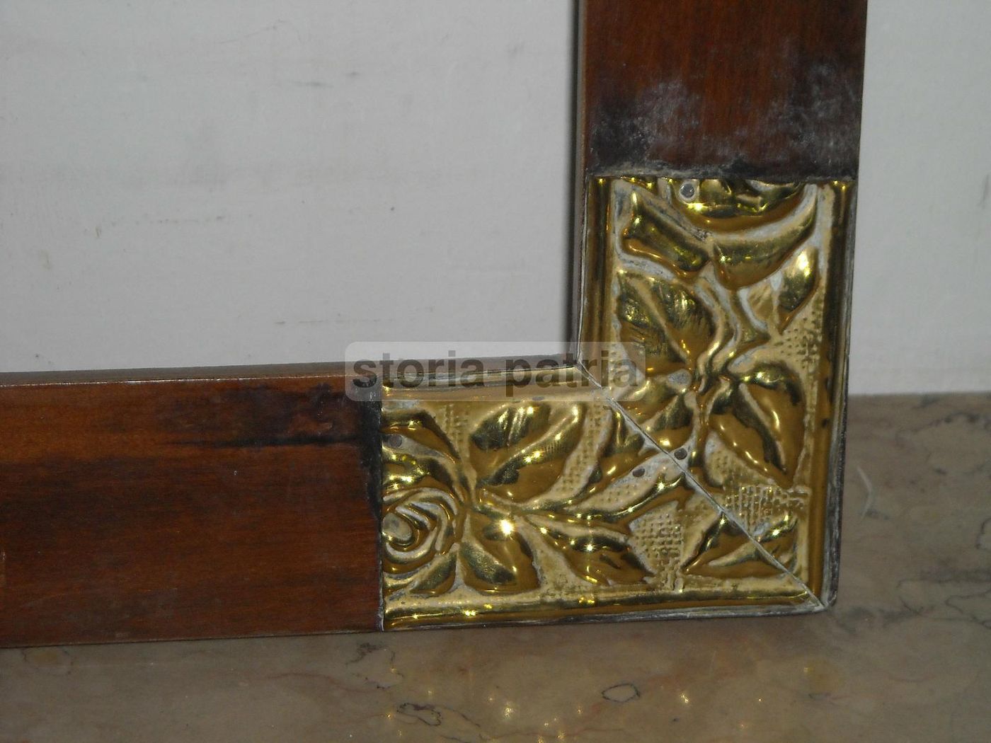 Cornice Antica In Legno Con Decorazioni Floreali In Ottone Liberty