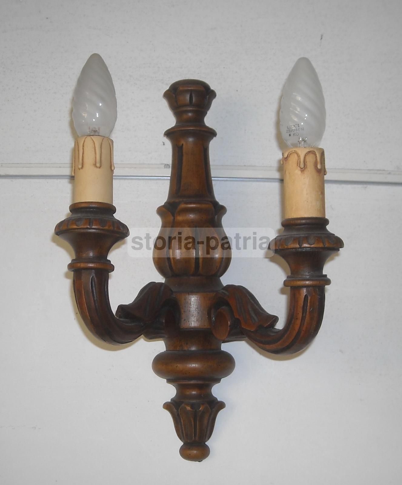 Lampada Applique Da Parete In Legno Intagliato A Due Luci Vintage
