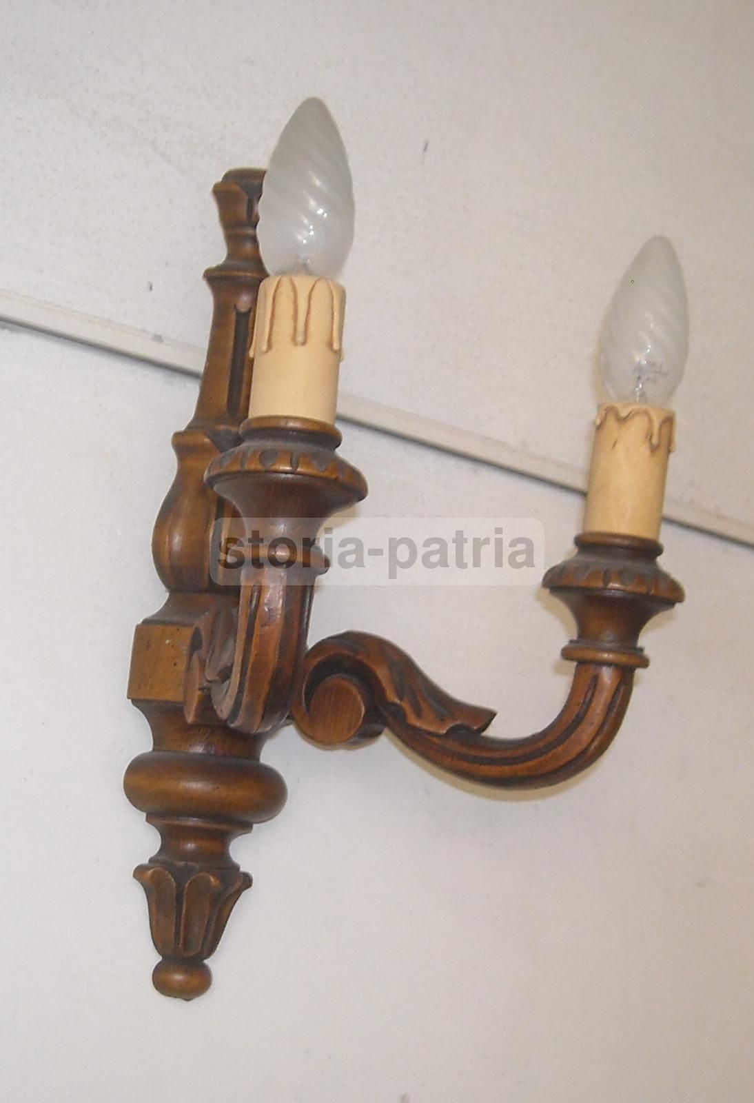 Lampada Applique Da Parete In Legno Intagliato A Due Luci Vintage