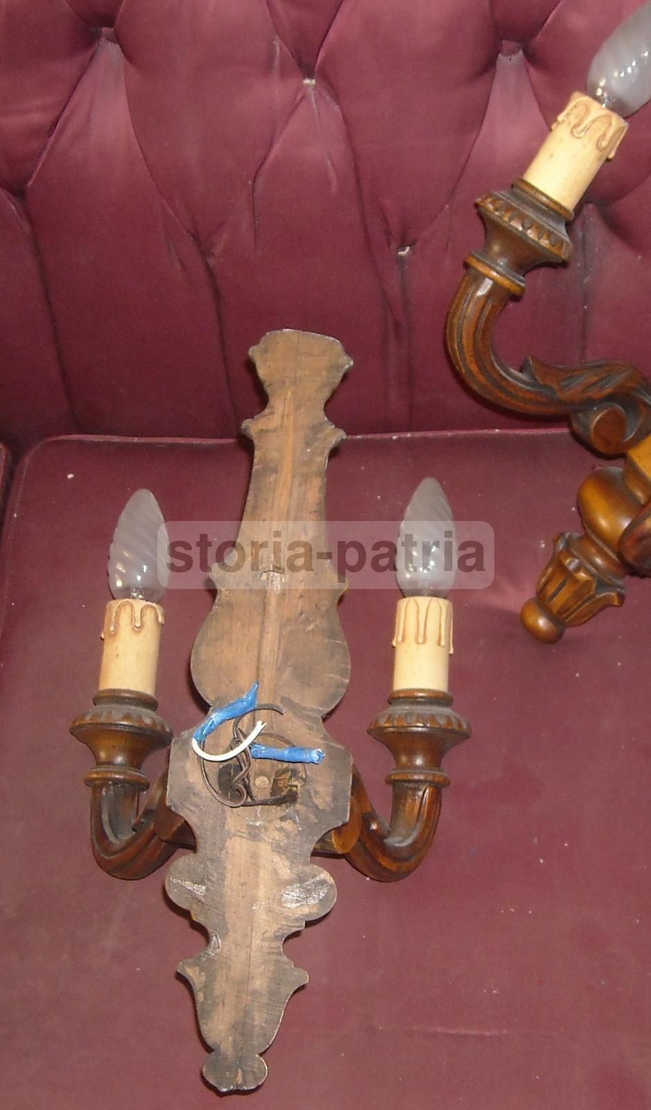 Lampada Applique Da Parete In Legno Intagliato A Due Luci Vintage