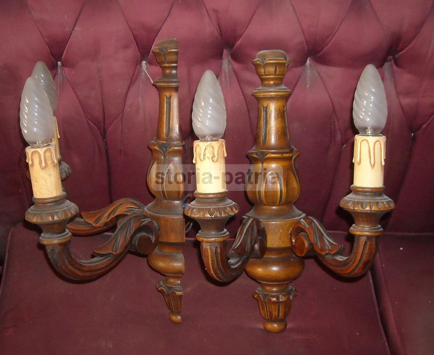 Lampada Applique Da Parete In Legno Intagliato A Due Luci Vintage