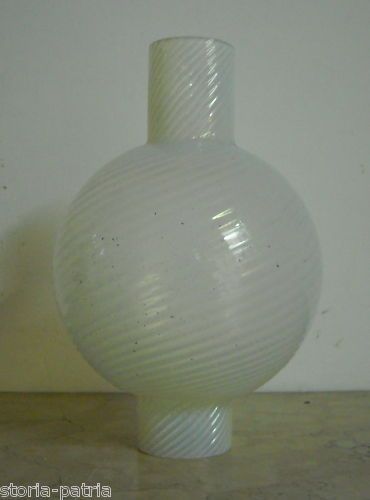 Coppa In Vetro Opalescente Per Lampada, Anni '30, Decorazione A Spirale