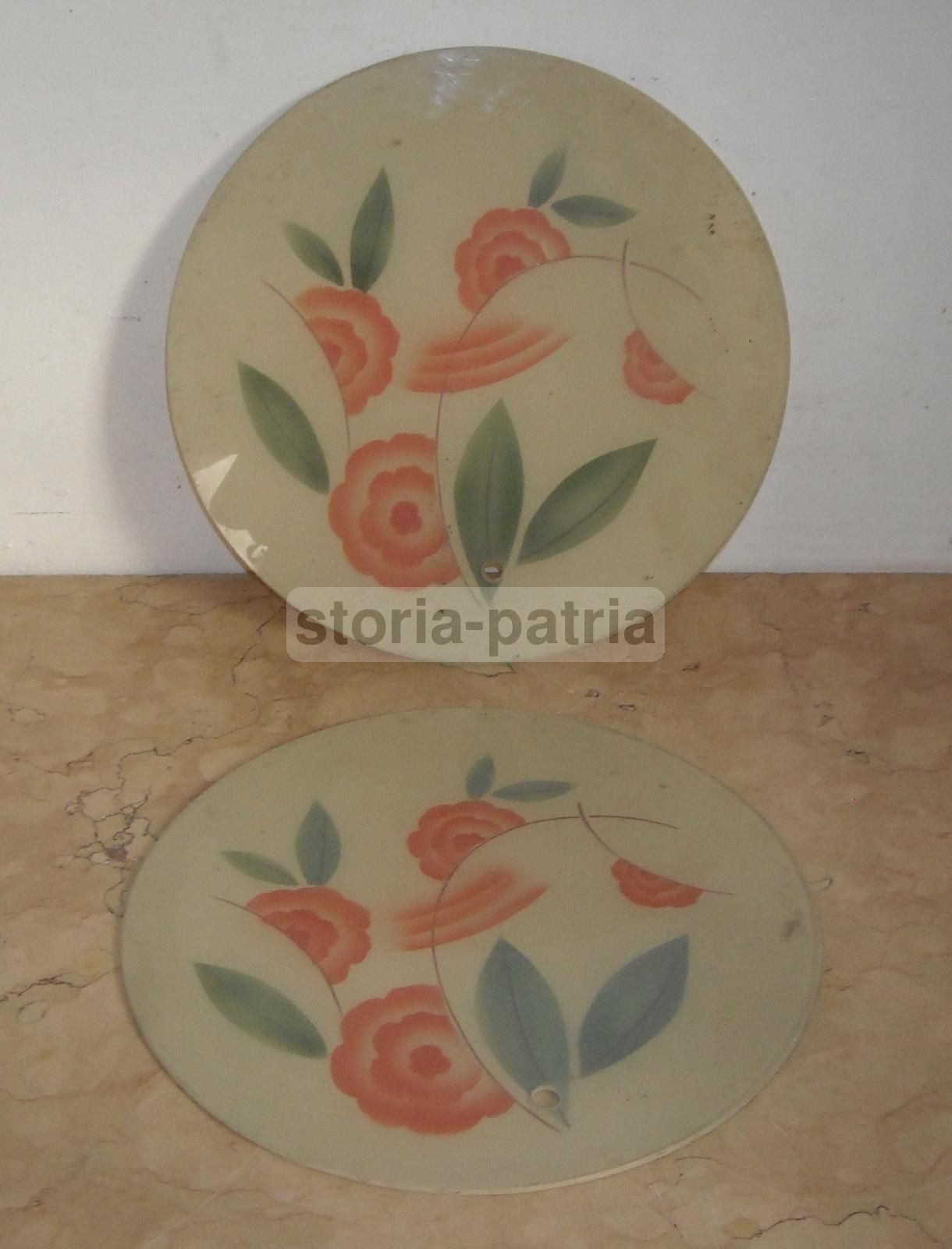 Coppia Di Vetri Decorativi Per Lampada Con Motivi Floreali, Anni 1930 1960