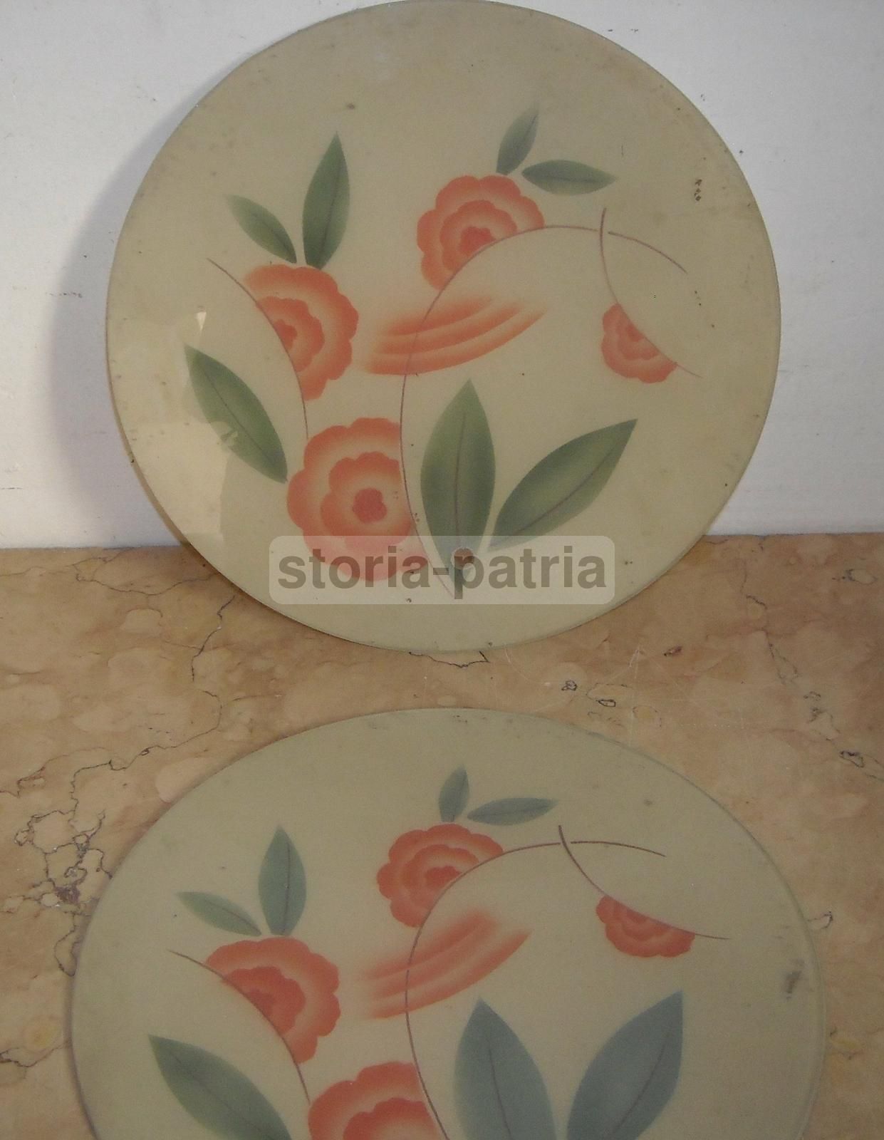 Coppia Di Vetri Decorativi Per Lampada Con Motivi Floreali, Anni 1930 1960