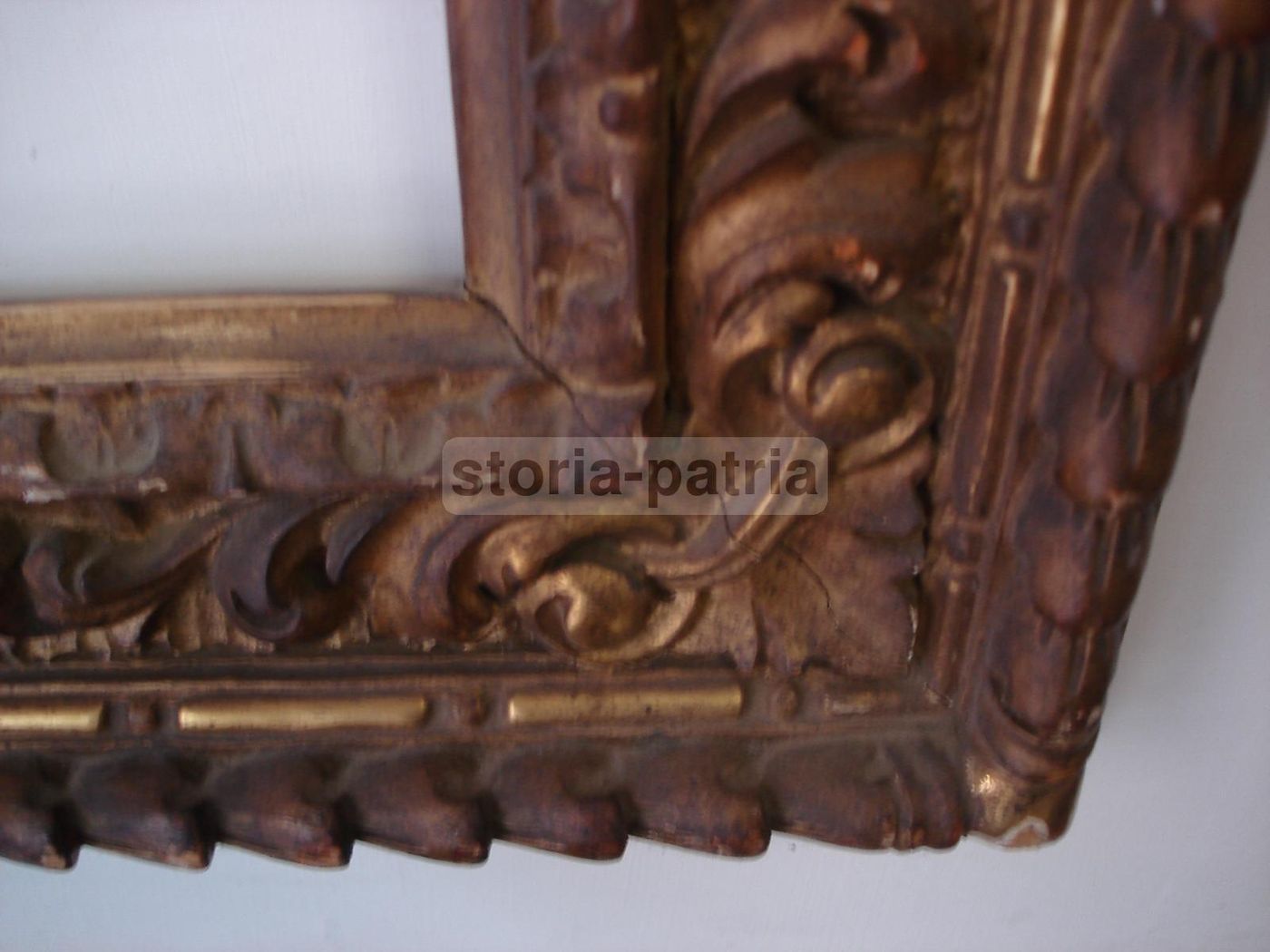 Cornice Antica Dorata Intagliata In Legno, 90x76 Cm, Metà '800