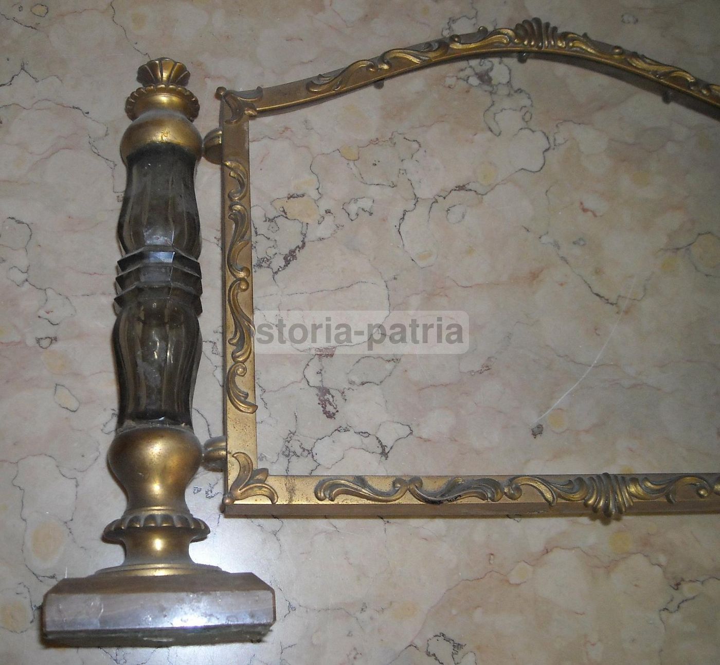 Cornice In Ottone Dorato Con Inserti In Vetro E Basi In Marmo, Anni '30