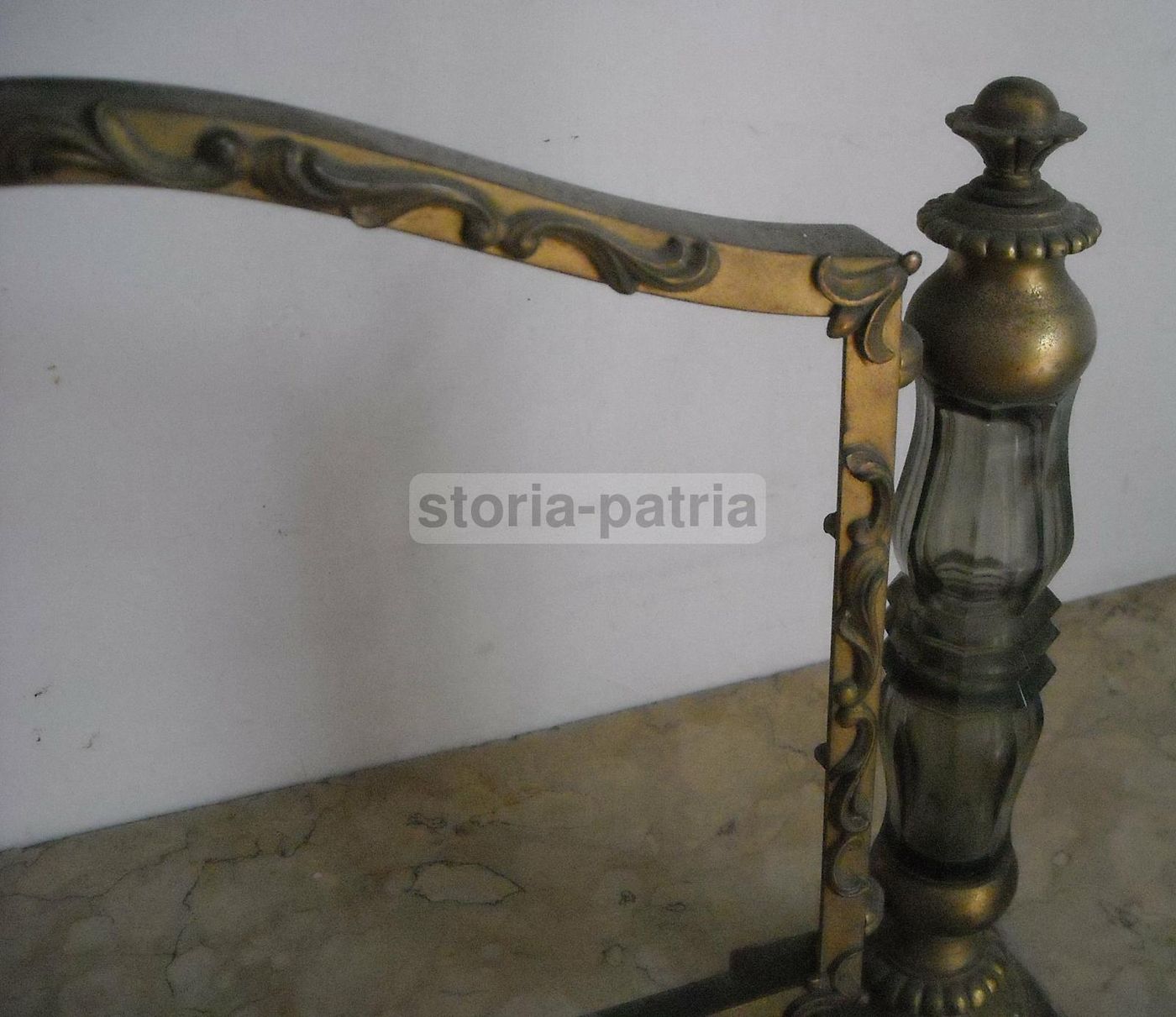 Cornice In Ottone Dorato Con Inserti In Vetro E Basi In Marmo, Anni '30