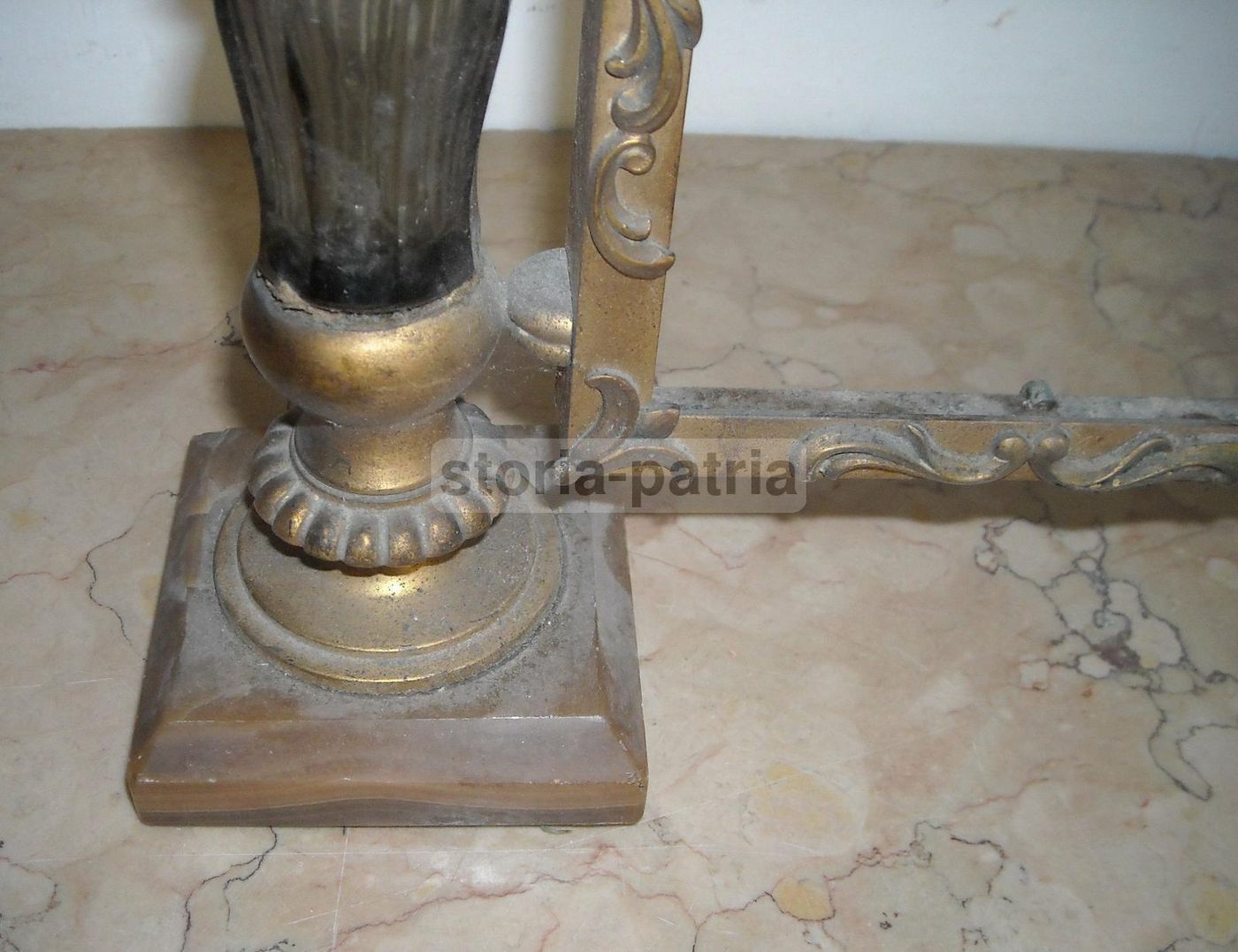 Cornice In Ottone Dorato Con Inserti In Vetro E Basi In Marmo, Anni '30