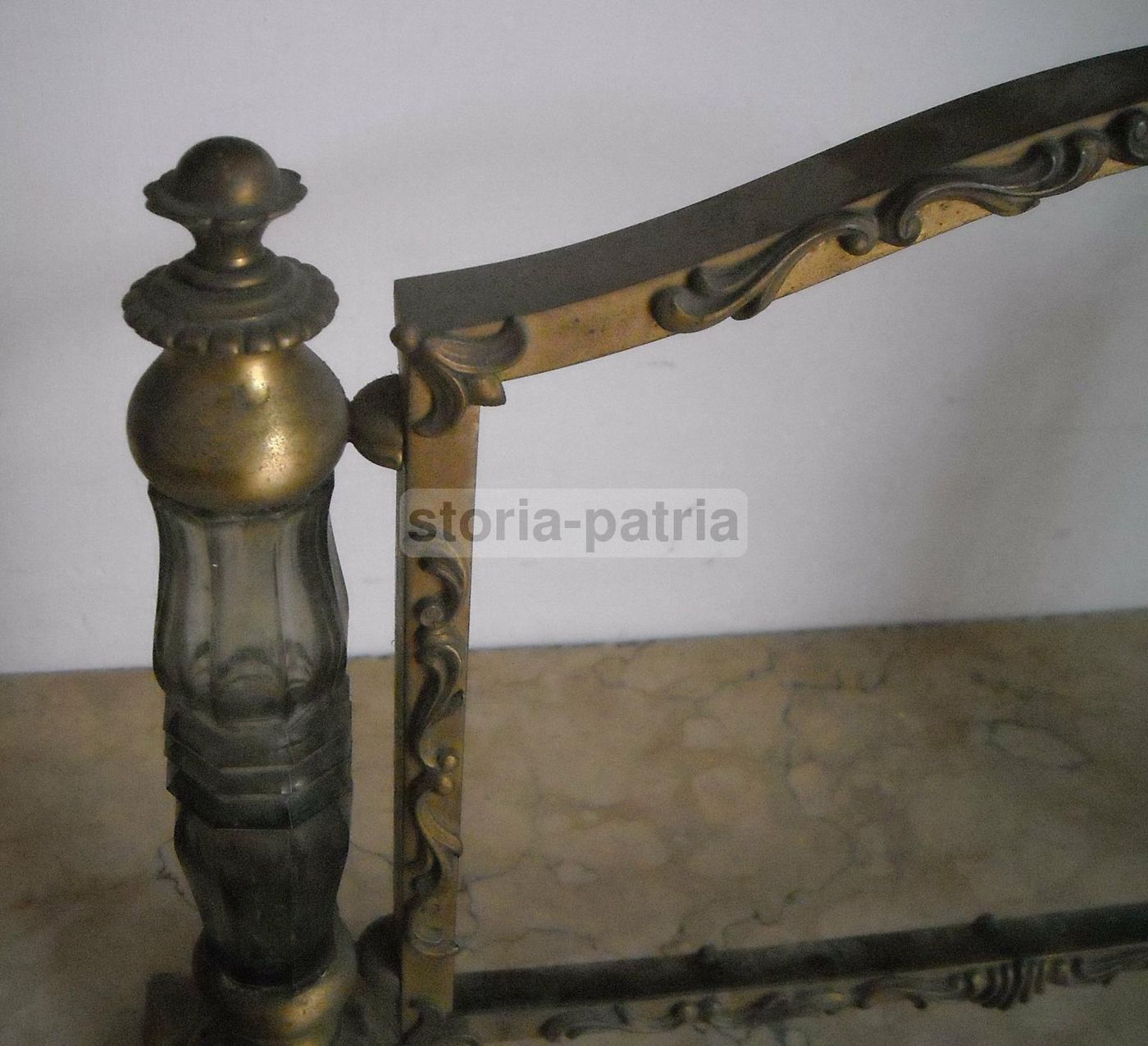 Cornice In Ottone Dorato Con Inserti In Vetro E Basi In Marmo, Anni '30