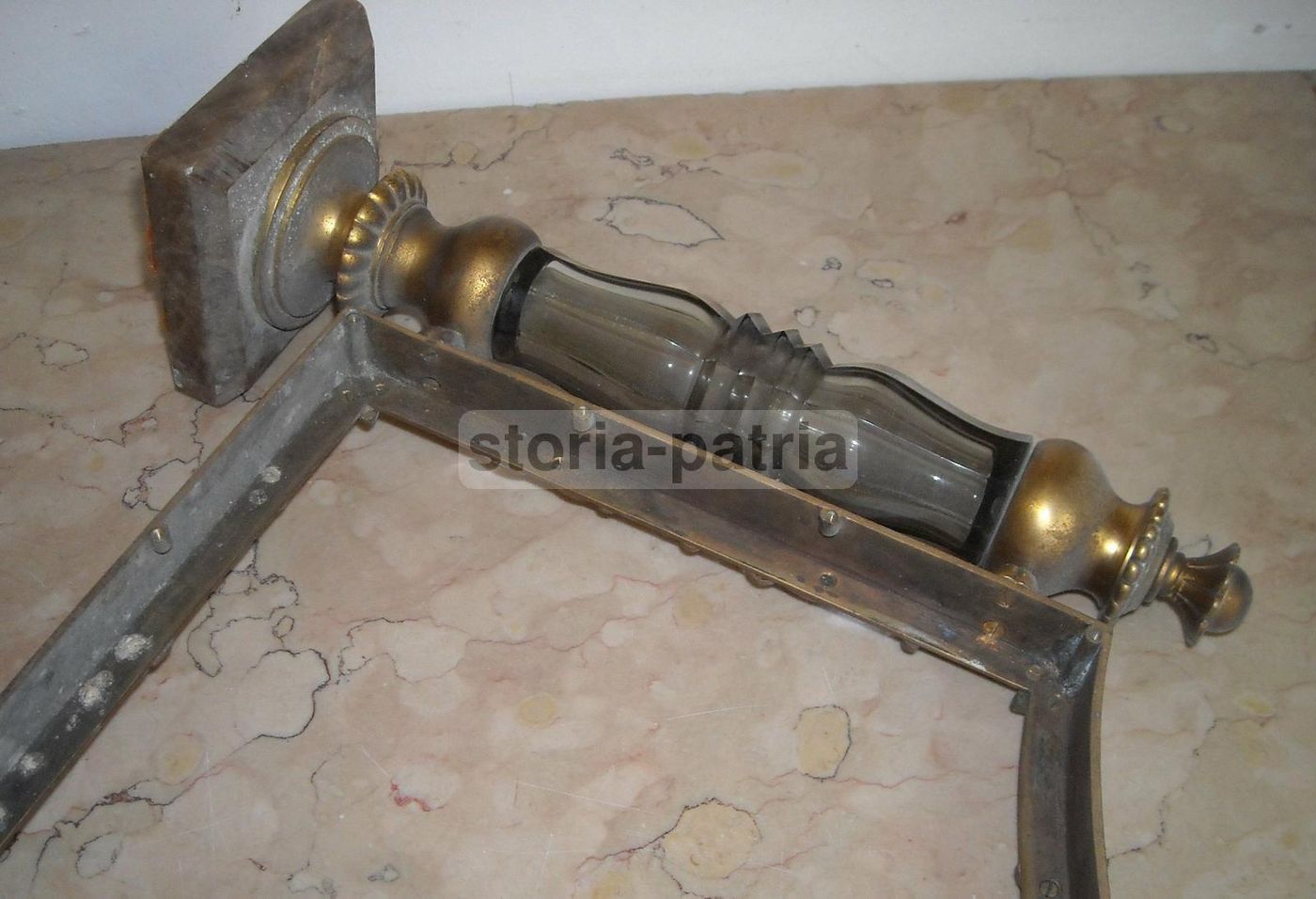 Cornice In Ottone Dorato Con Inserti In Vetro E Basi In Marmo, Anni '30