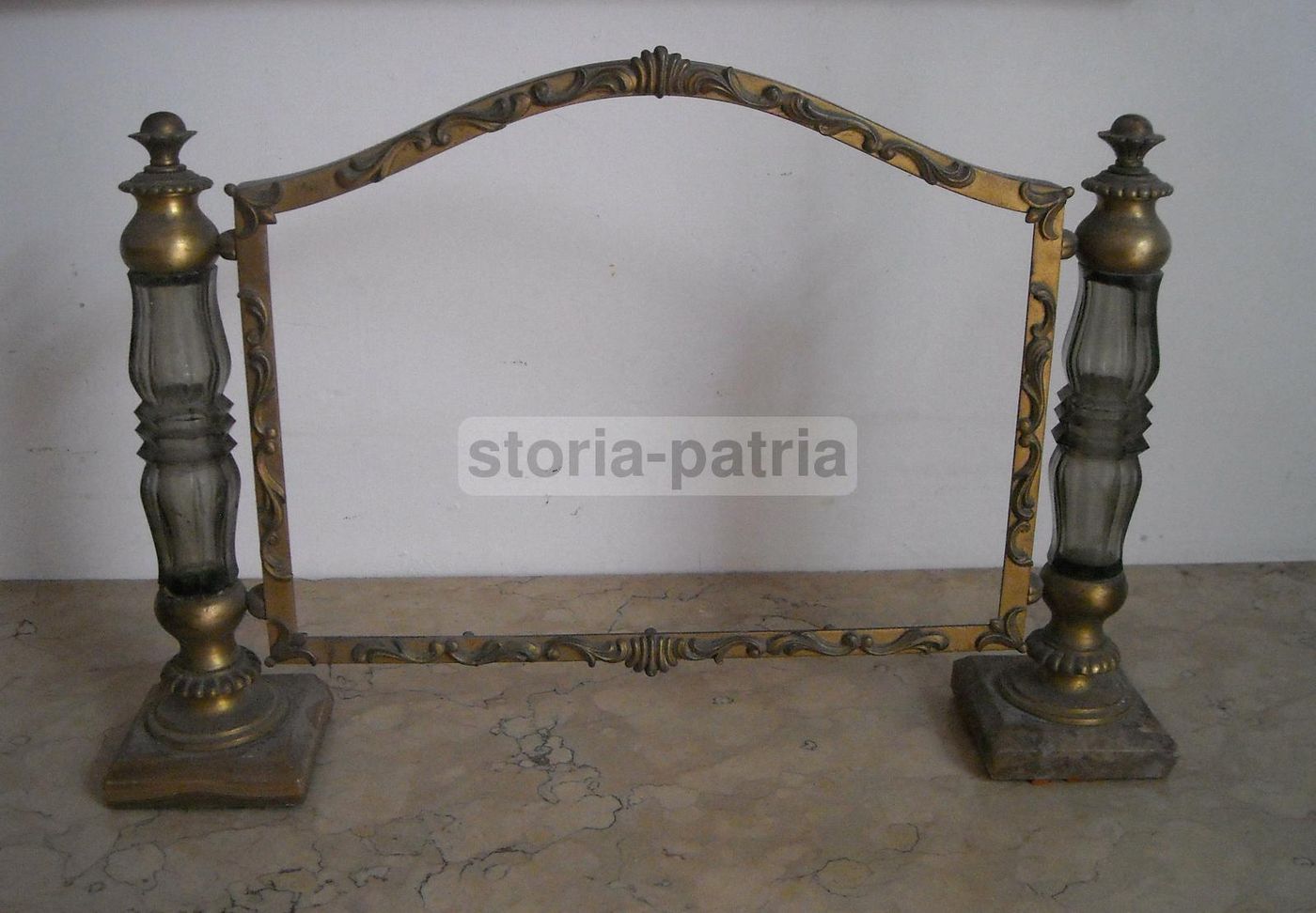 Cornice In Ottone Dorato Con Inserti In Vetro E Basi In Marmo, Anni '30