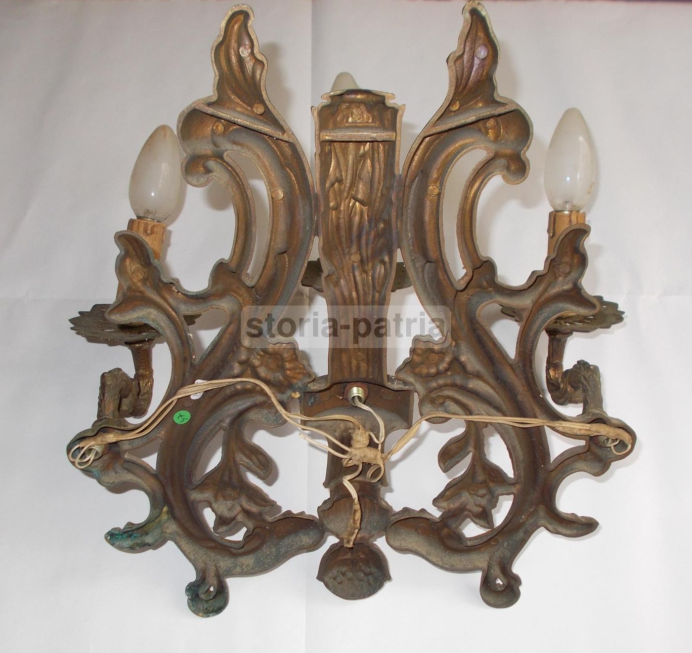 Applique Da Parete In Metallo Bronzato 3 Luci Stile Settecentesco