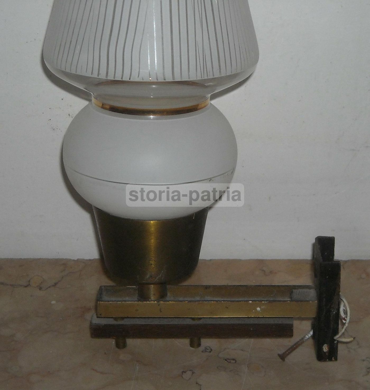 Applique Vintage Anni '50 '70 In Metallo, Legno E Vetro Decorato