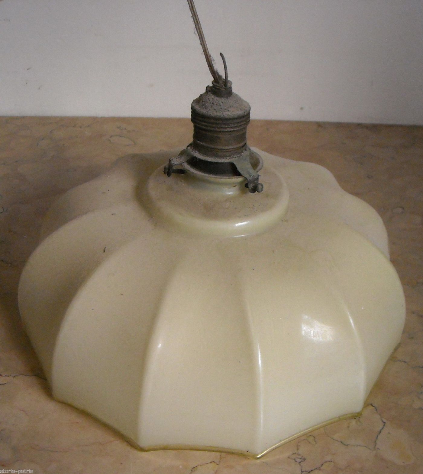 Lampadario Antico In Vetro Opalescente Anni '30 Con Portalampada
