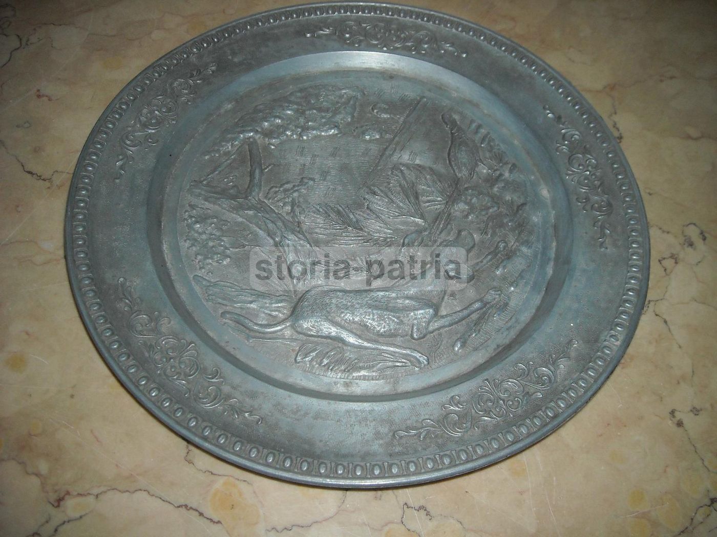 Piatto Decorativo Scena Di Caccia Con Cane E Fagiano In Metallo, Anni 50