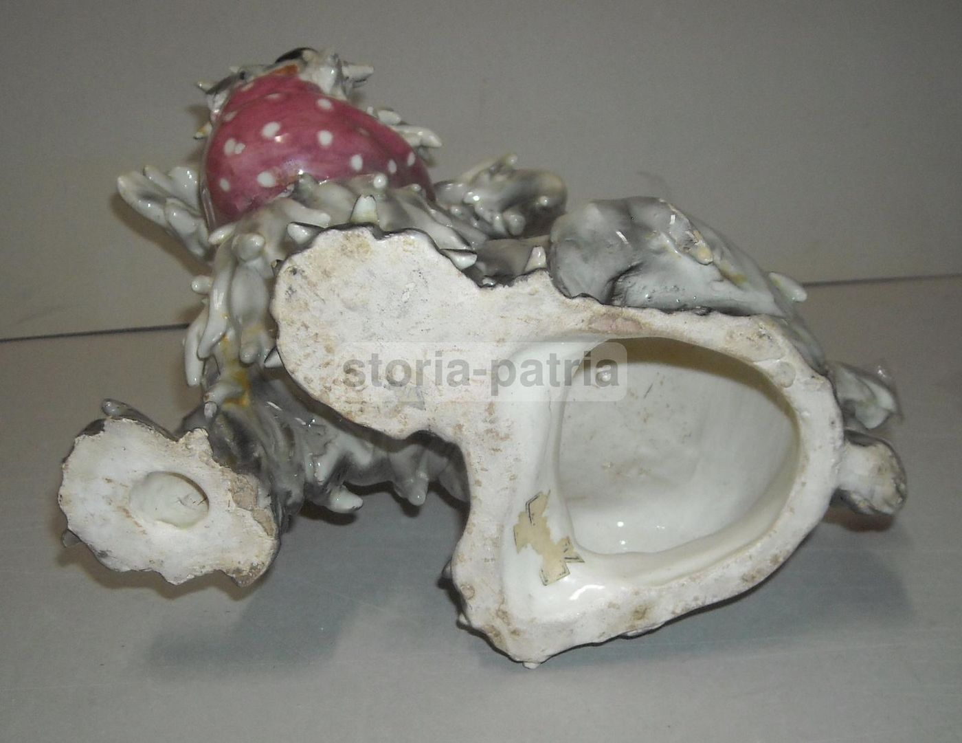 Scultura In Ceramica Di Cane Con Fazzoletto Rosa, Inizio '900
