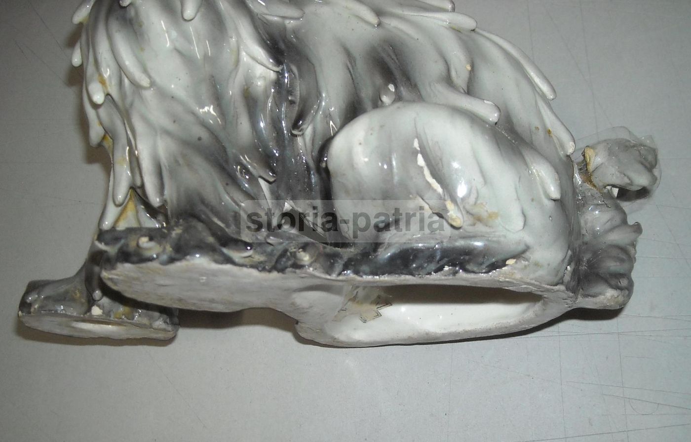 Scultura In Ceramica Di Cane Con Fazzoletto Rosa, Inizio '900