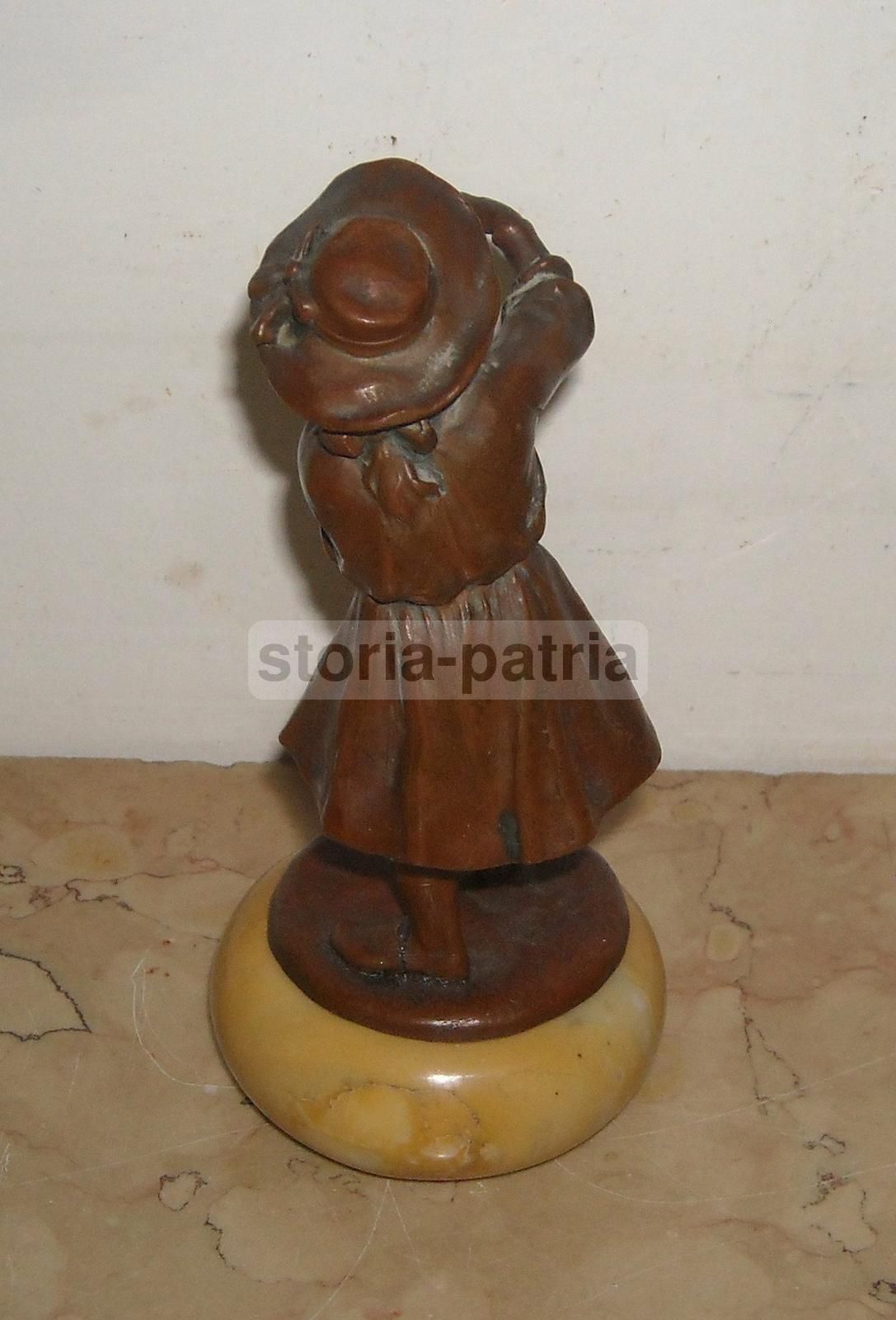 Scultura Bronzata Giovane Donna Con Cappello, Anni '50