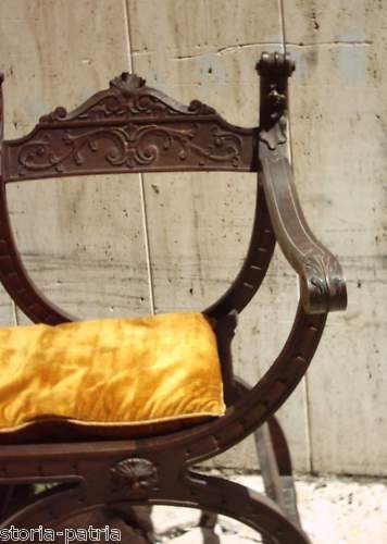Divano Antico Intagliato Stile Rinascimentale, Primi '900, Lombardia